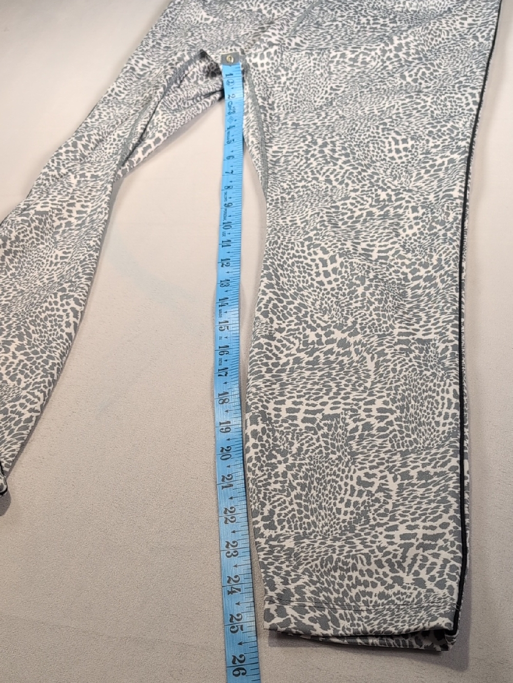 Nike One Tight Fit 7/8 Mini Leopard Smoke Grey & Black Size Large - Picture 9 of 13